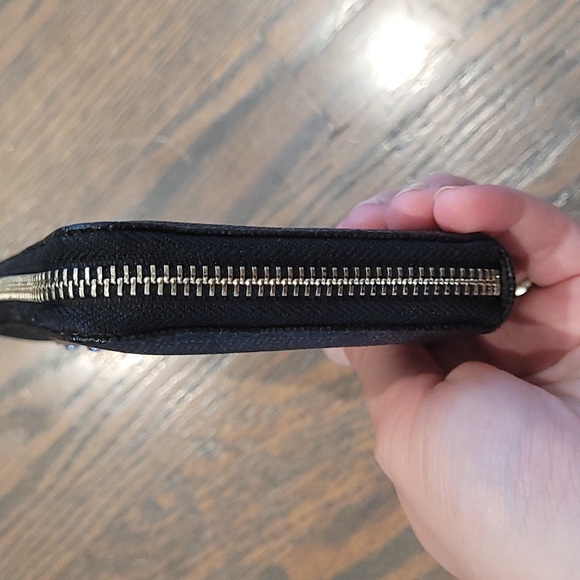 Michael Kors Wallet - Picture 6 of 12